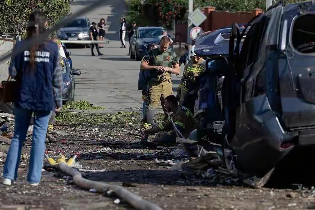 俄生产导弹的大型工厂遭乌克兰“火烈鸟”巡航导弹袭击，致6人死。

乌克兰战争最新