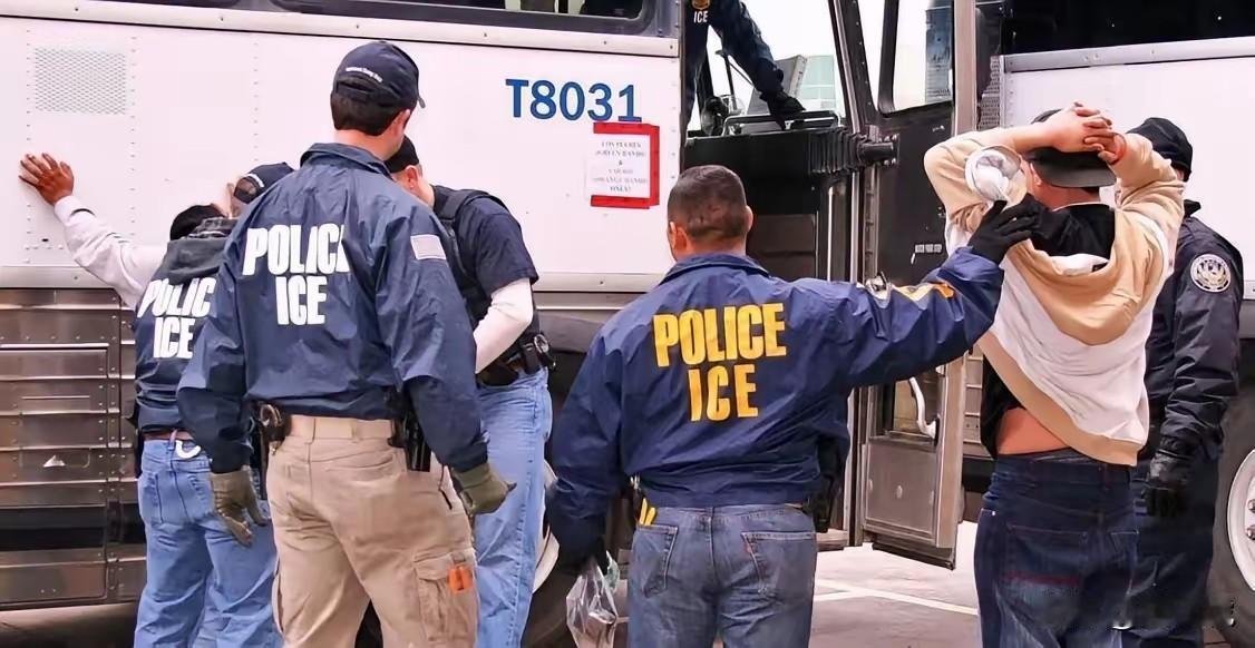 全球有12国无统一身份证
♦分别是美国、英国、澳大利亚、加拿大、芬兰、法国、日本