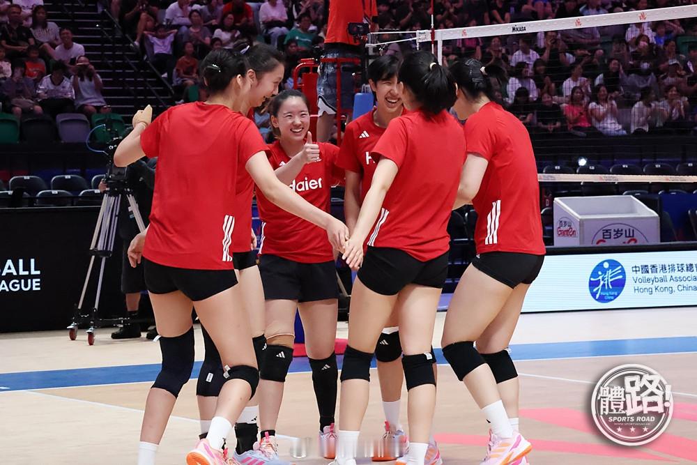 组照（上）：一连五日的2026世界女排联赛 香港站的比赛将于8日揭幕。中国香港排