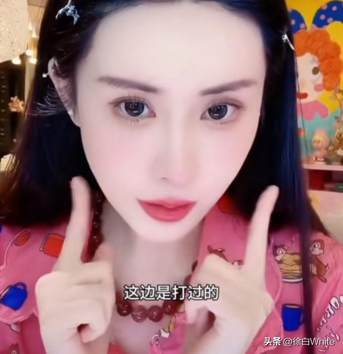 9月12日，韦雪do脸失败，两边脸不对称，导致她没办法笑，一笑一边脸就鼓起来了！