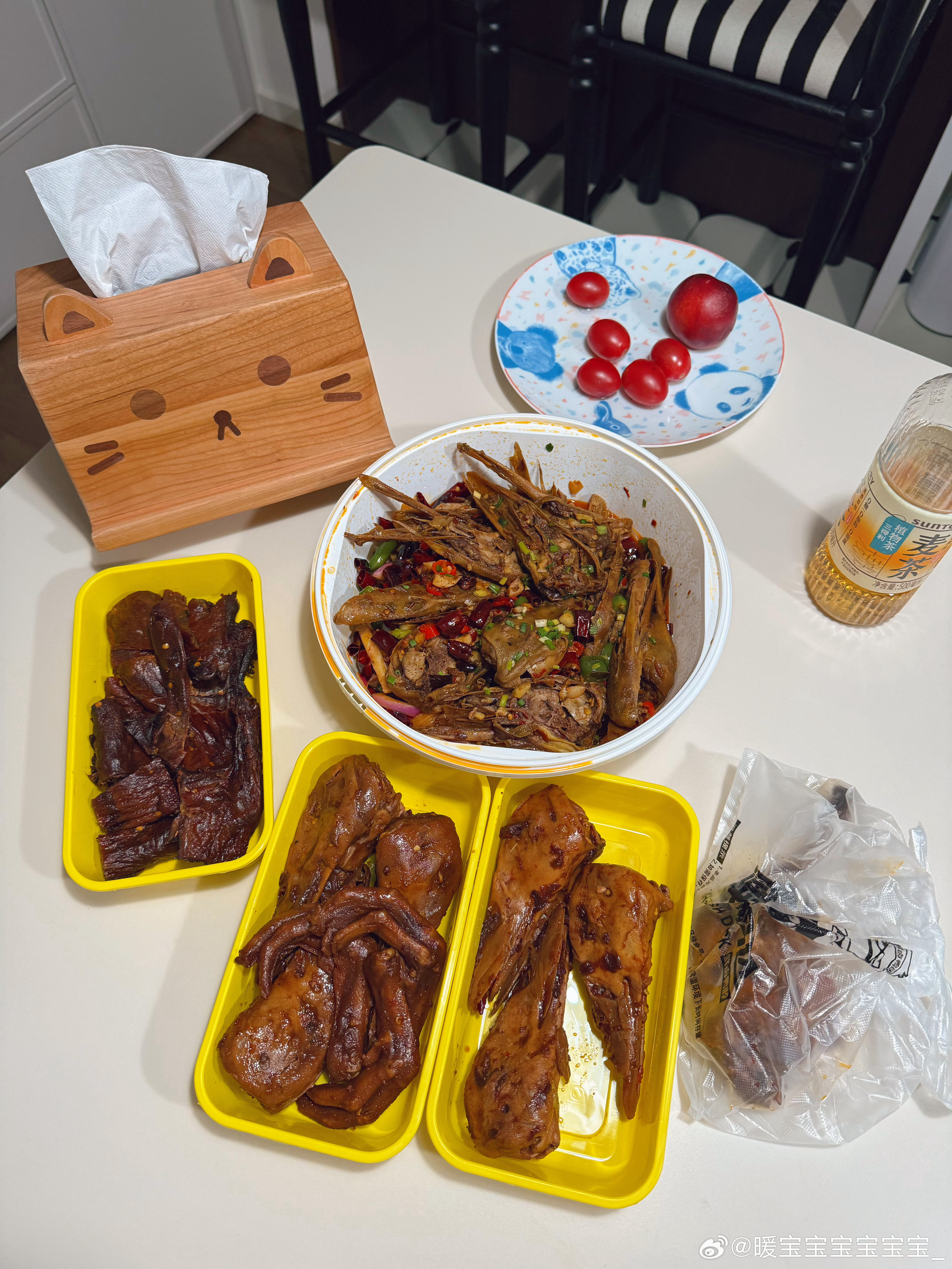 和闷总都馋鸭头了～点了两家不知道好不好吃