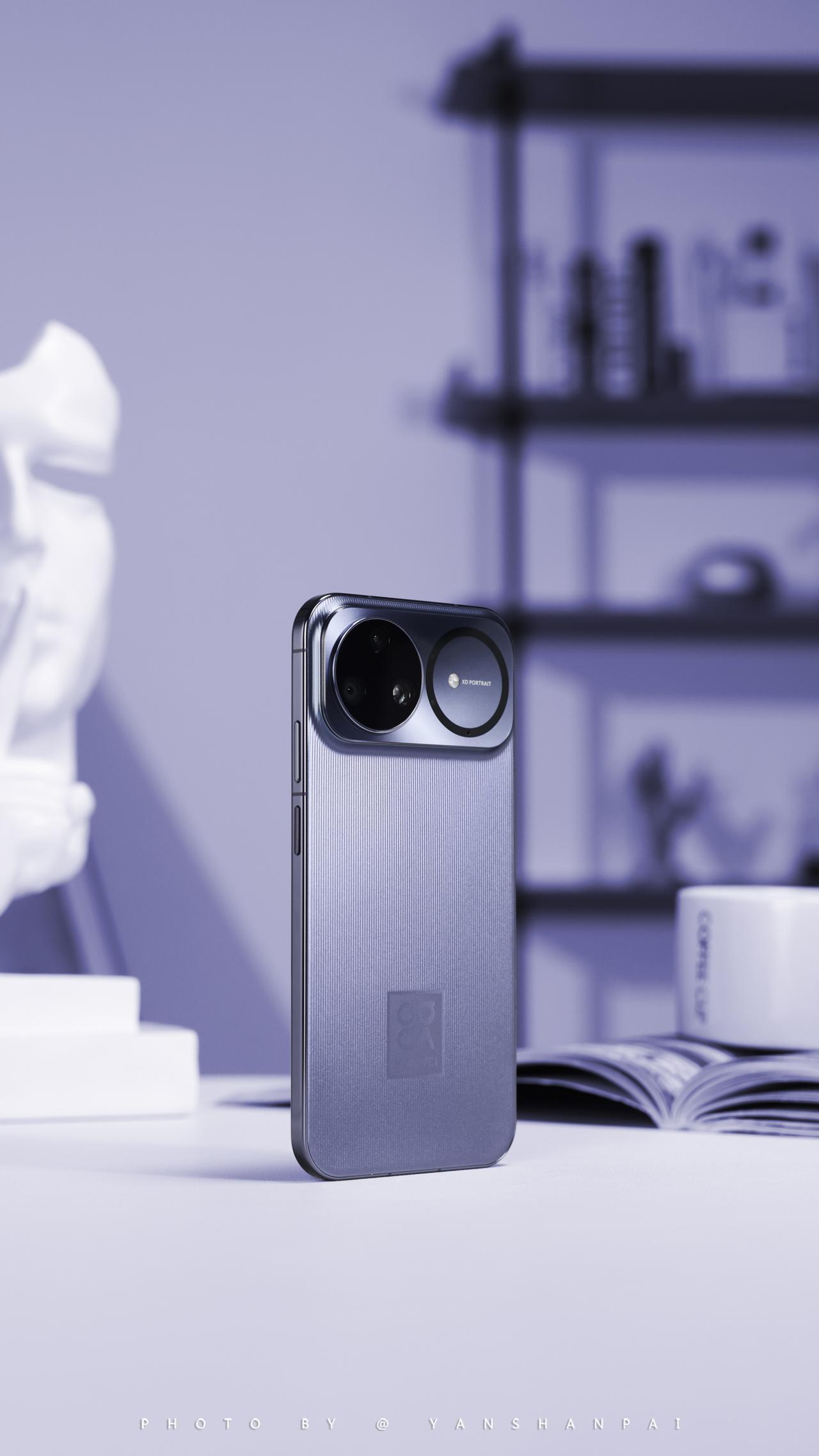 虽迟但到，我们拍的华为nova 15 Ultra图赏来了。
好搭紫配色，在正常光