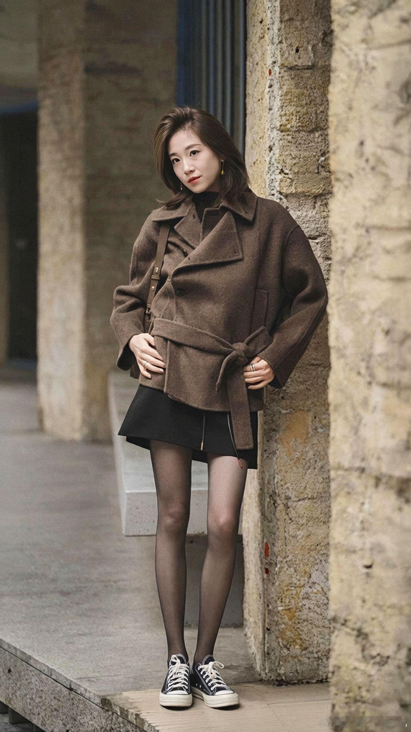 今天穿什么 冬季需要风衣美女绘梦长廊