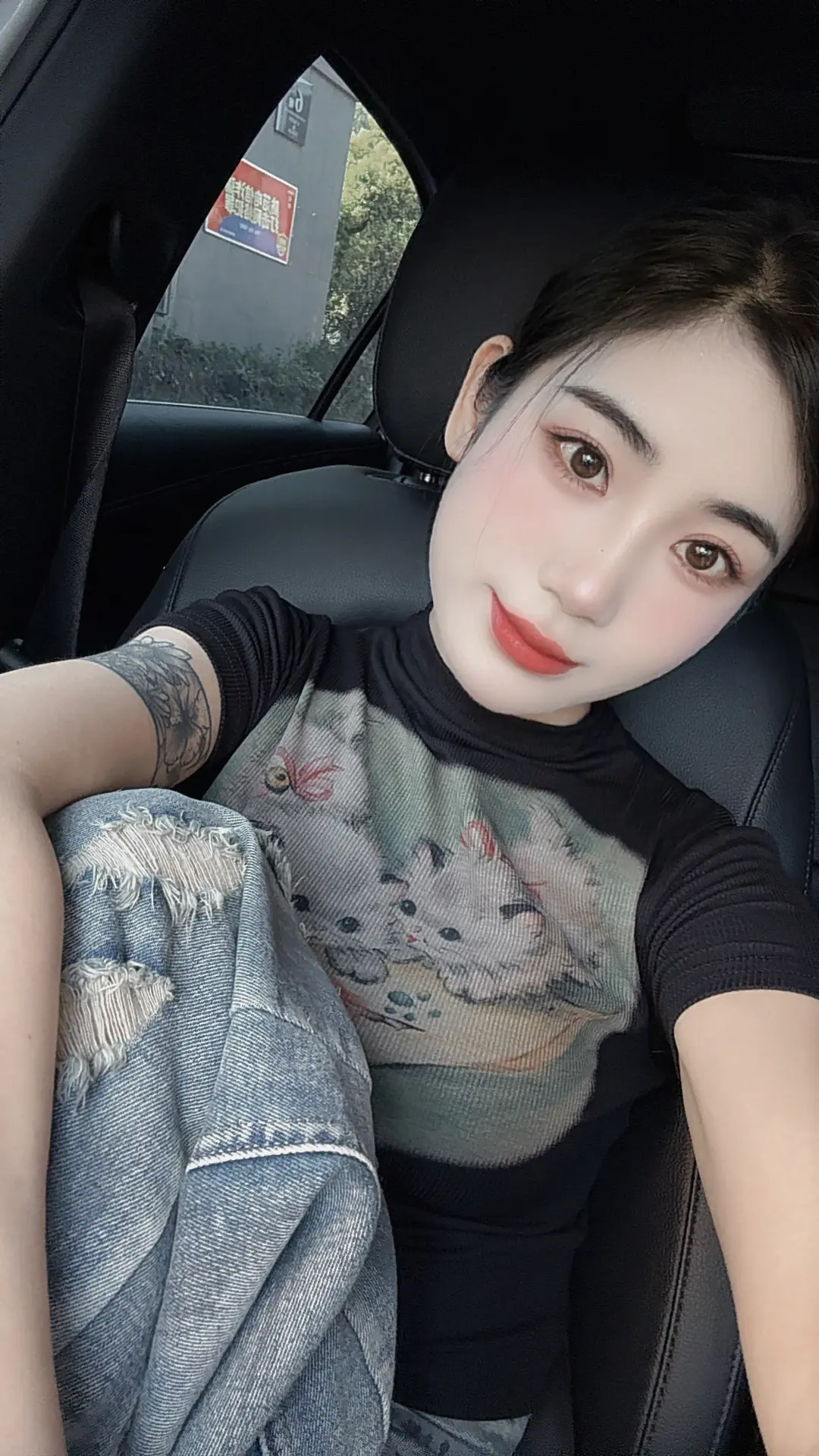 你信不信？人在落难时，看到的都是真实的，不摔一跤，不知道谁会扶你，不借...