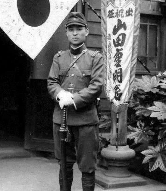 1938年，两个小鬼子闯进北沙村，想要抢点东西开开荤，却没承想，被愤怒的村民群起
