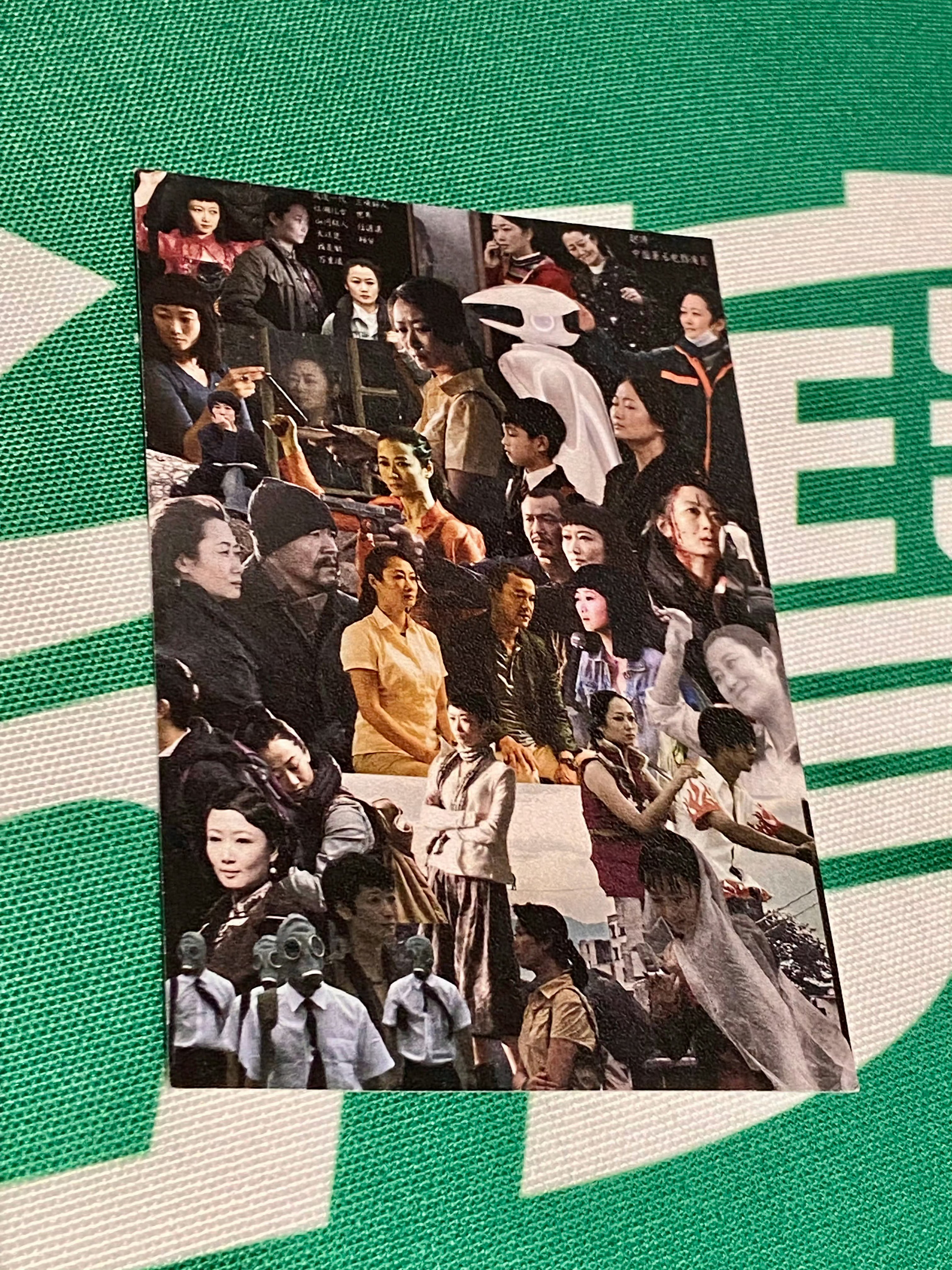 一个后续，前天晚上科长签名的时候想要的这张「涛姐宇宙」明信片，今晚朋友签了名送给