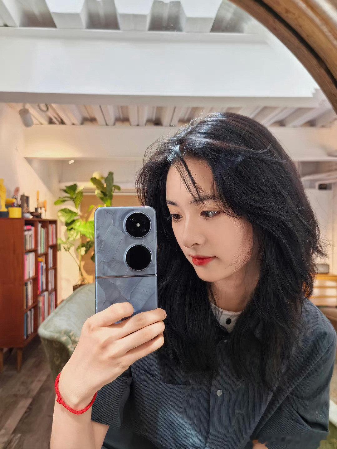 #沈月问十天之后回到现实大家都看了吗# 沈月新综艺里的表现太圈粉了，vlog拍得