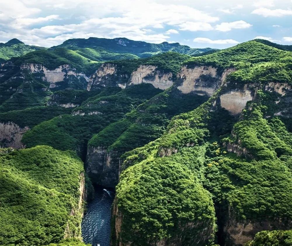 【别用还没发生的结果吓自己，勇敢迈出脚步，很多曾以为翻不过去的山，最后都会变成回