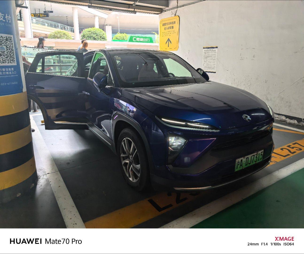 我这台一代的EC6，放在重庆公司做公务用车这不，同事开车来接我了每个月4次免费换