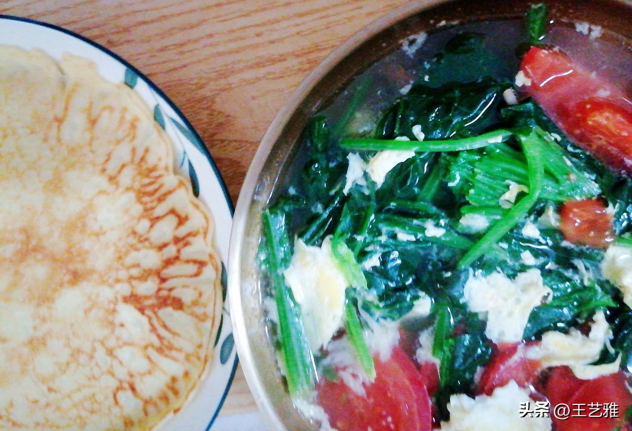今天的早中餐:煎饼（白面，鸡蛋，白砂糖，奶粉，油），菠菜鸡蛋西红柿汤。

一个人