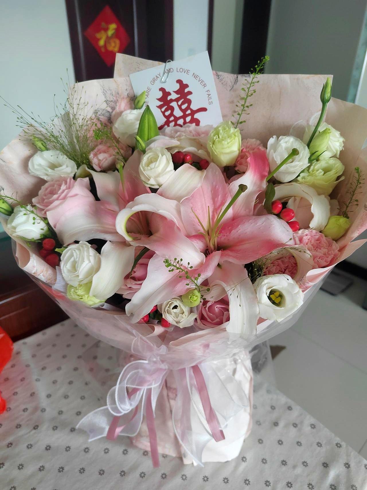 有意思：儿子订婚，只请至亲，仪式从简。
视频丢进表亲群，二十多号人，两天过去也就