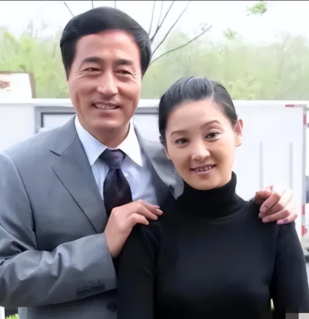 1987年，他把徐帆接到北京，“养”了她3年，他专挑最便宜的土豆白菜，连葱花都舍
