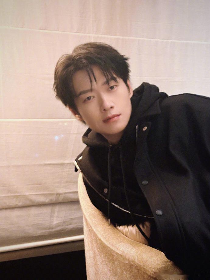 魏大勋魏大勋杨迪你们不要再打啦魏大勋突然给杨迪一巴掌的时候，我真的笑喷了，迪哥的