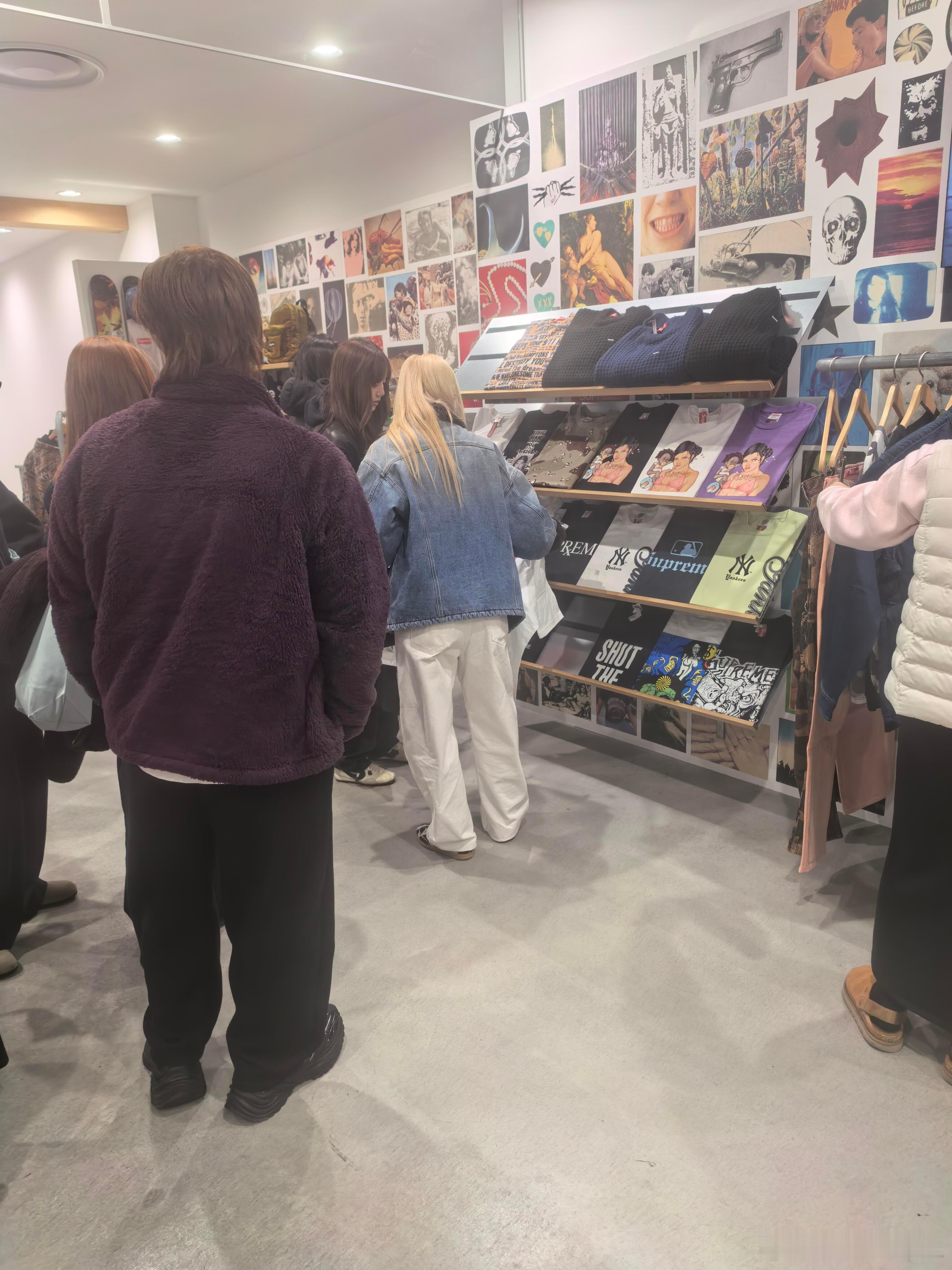 东京街头偶遇lisa购物网友日本偶遇lisa购物 那很美了 