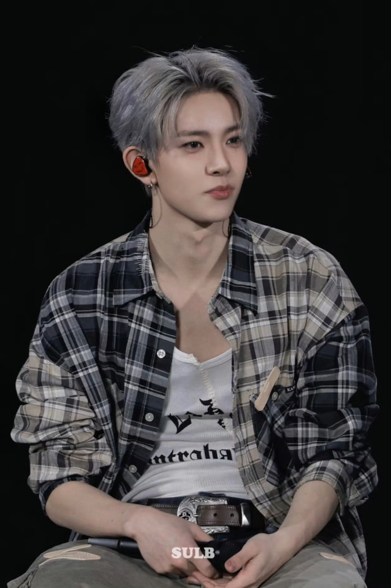 李羲承退团这事真的太突然了，本来以为是饭圈造谣，结果官方直接实锤。他本来就是团里