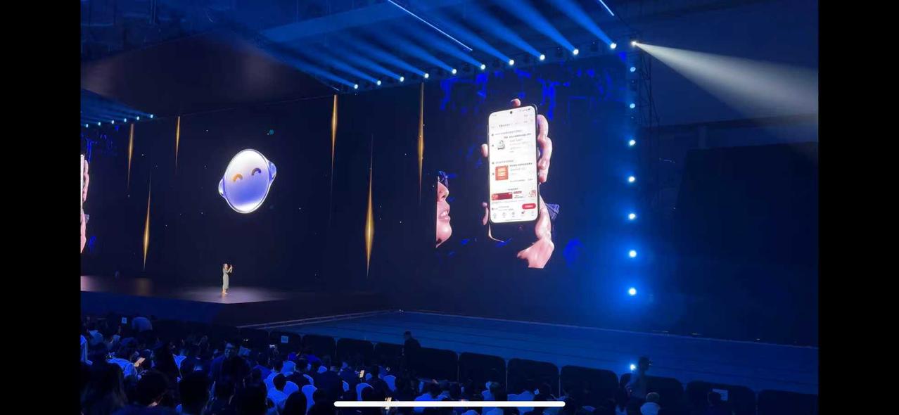 荣耀Magic8旗舰新品发布会上，“人机购物挑战” 环节赚足眼球。看似是趣味清空