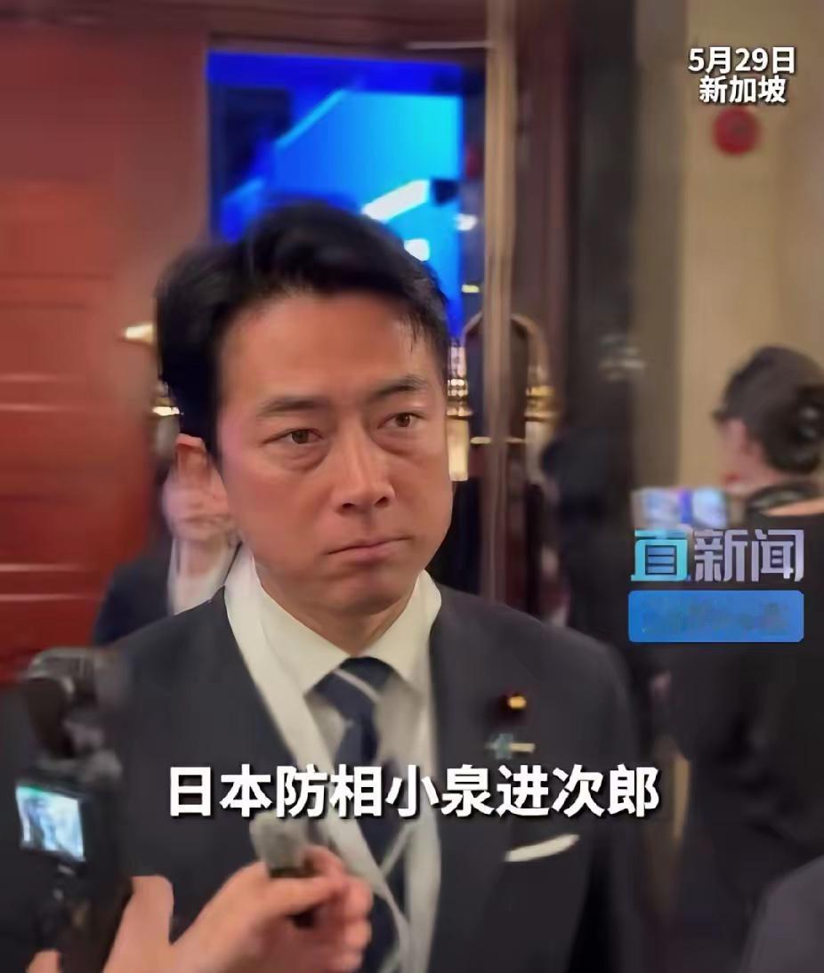中国记者采访，一言不发，别气，但在接下来的举动中咱们别惯着，首次亮相“香会”的日