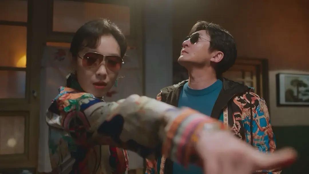 舅妈站在上海邮票交易所门口的那一刻，真的是天仙来了也没办法让老舅动心了，舅妈才是