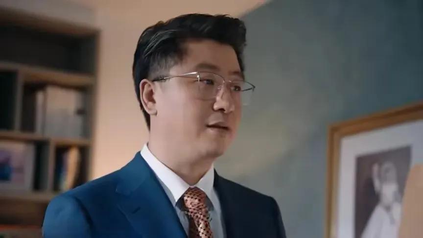 追剧《利剑·玫瑰》，从叶修明和吴斌的关系想到，为人处事首先就要防着身边人！   