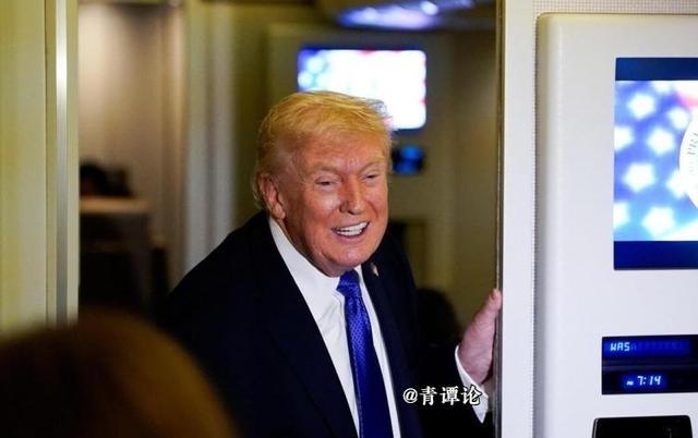 特朗普就对台军售表态。据彭博社报道，此前美国总统特朗普在“空军一号”上对记者透露