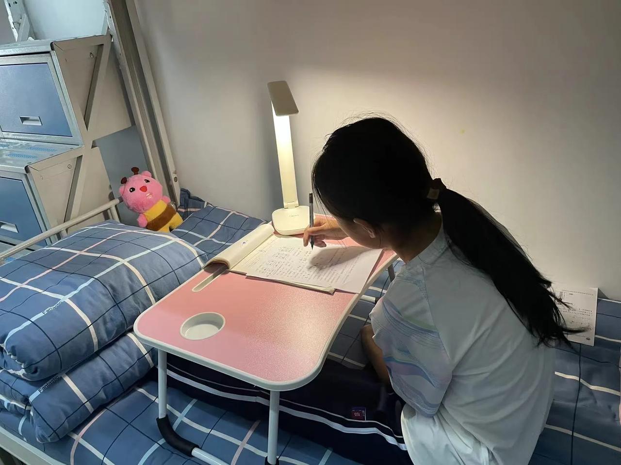 大龄剩女们都是煮熟的鸭子——嘴硬！
其实人到了一定的年纪，自然就会想找对象，想结