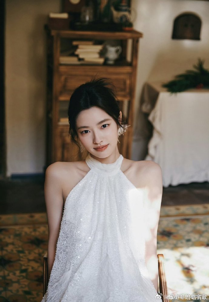 徐若晗四月进组新剧重磅官宣来袭！徐若晗携手《明川有知夏》开启四月新篇章，把雨林守