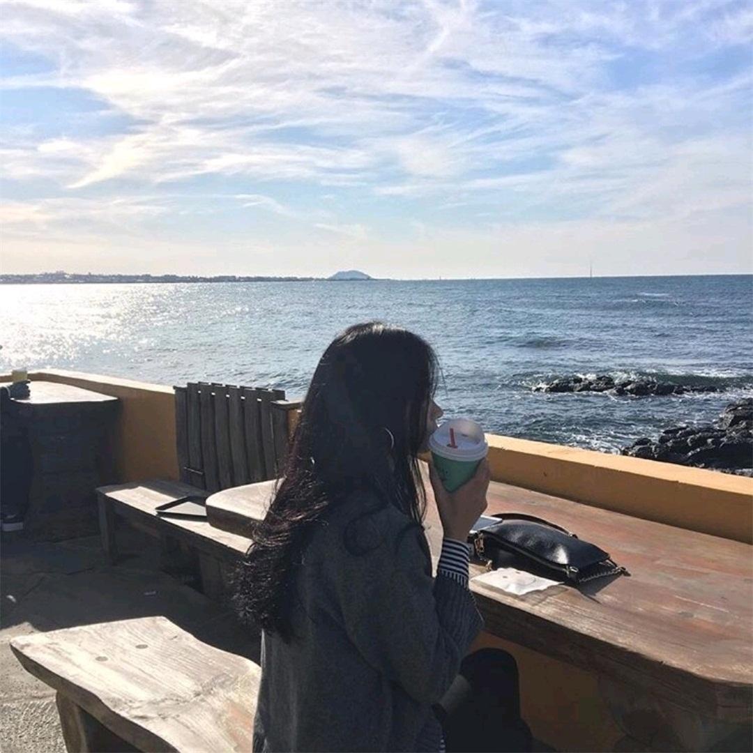 我们总想移开所有障碍。
路不平，要铲平。
事不顺，要较劲。

最后呢？
累垮了自