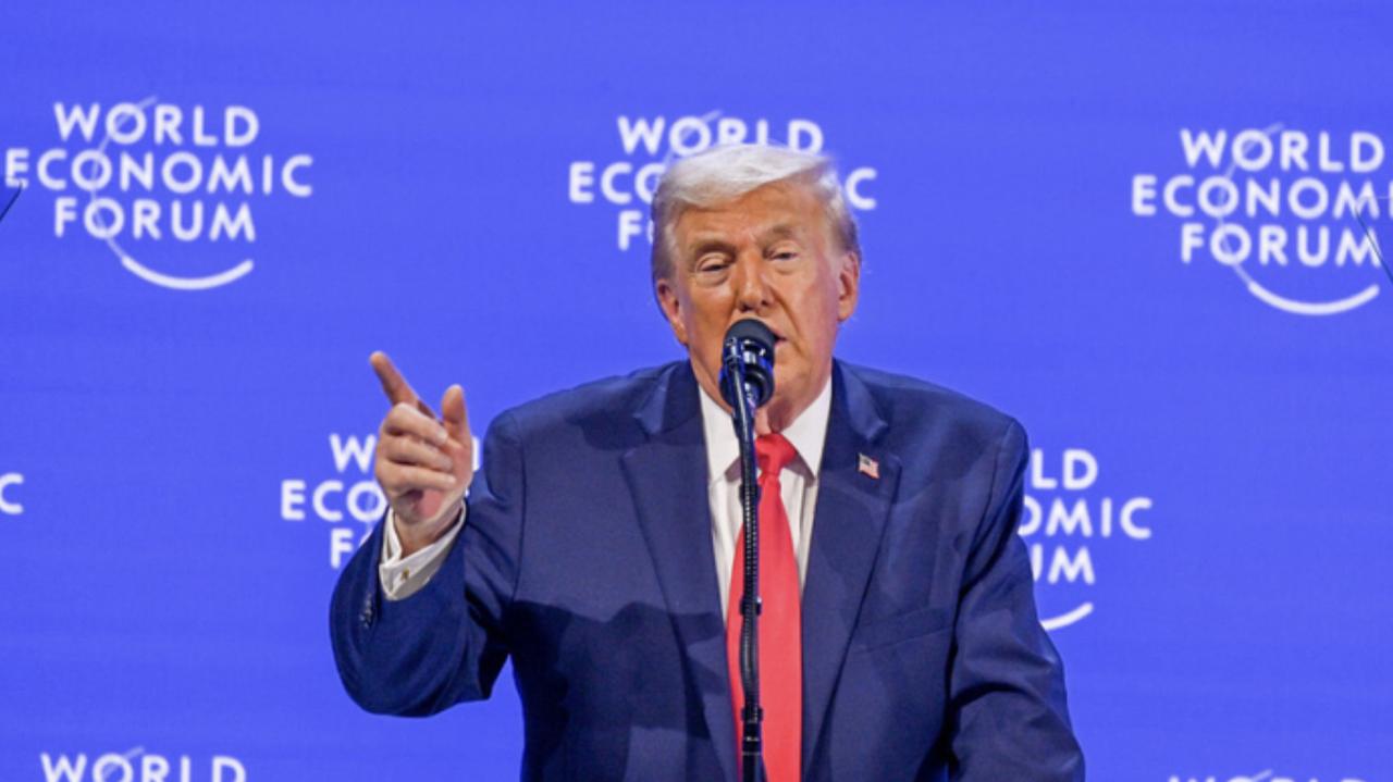 特朗普这是送了份大礼给中国，美国彻底放弃发展新能源产业，新一轮能源革命，中国提前