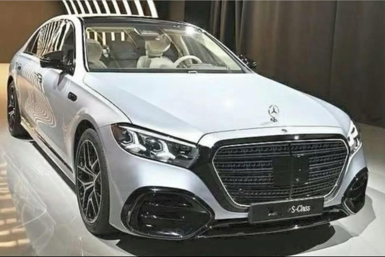 中期改款奔驰S级，年轻却不张扬，沉稳却不油腻，依旧是顶级豪华轿车年轻化的范本，有