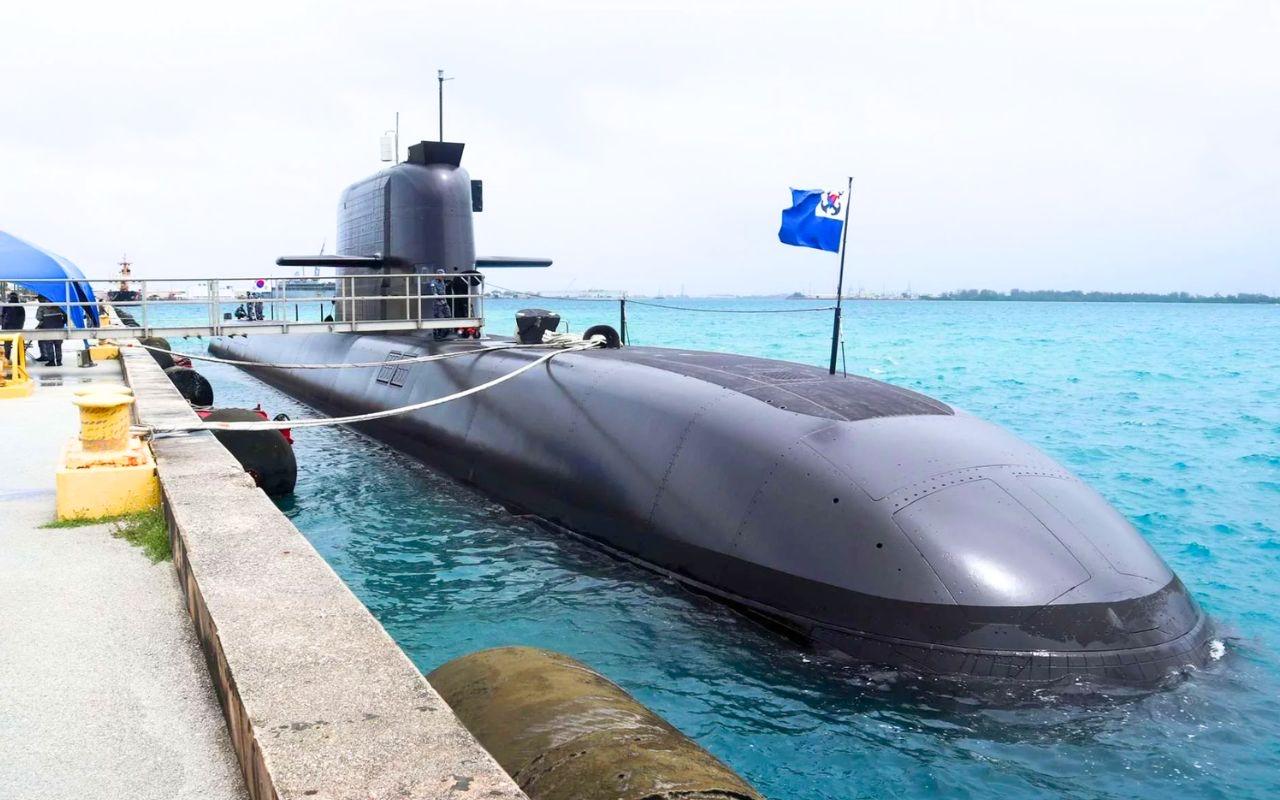 韩国派遣其岛山安昌浩级潜艇航行14000公里前往加拿大，以争取加拿大12艘潜艇合