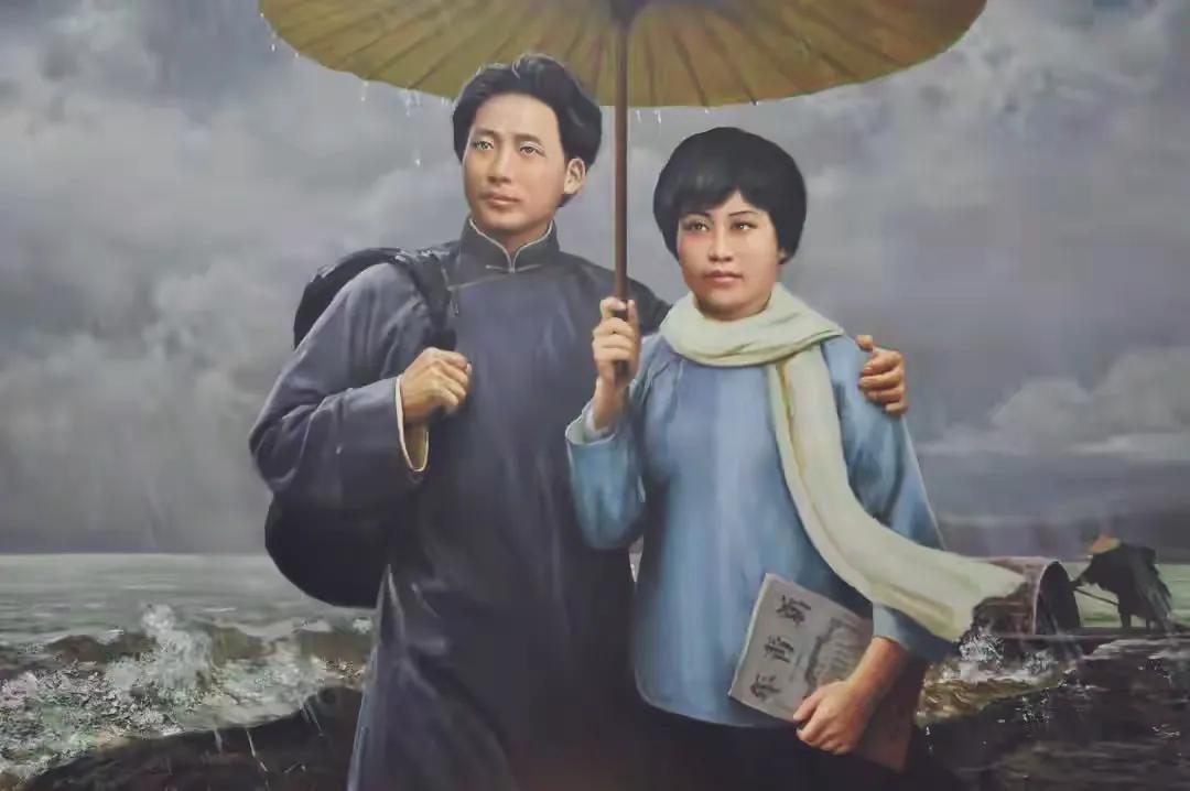 伞下并肩风雨赴前路
心怀新青年志在家国
革命伉俪丹心照青史
先辈为理想同行的模样