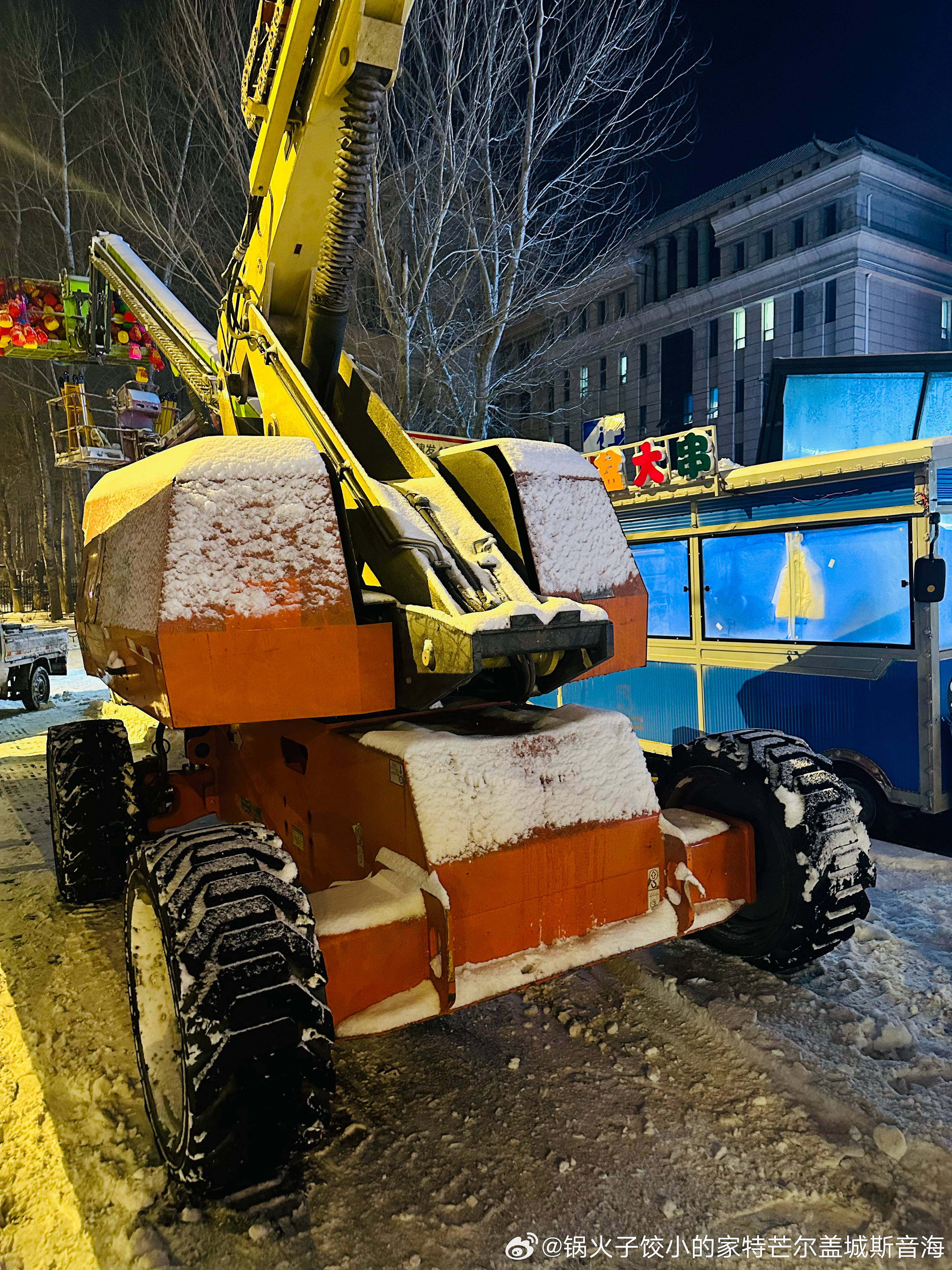 这么帅的拖拉机，居然是为了挂小彩灯的这个面包超级好吃！ 