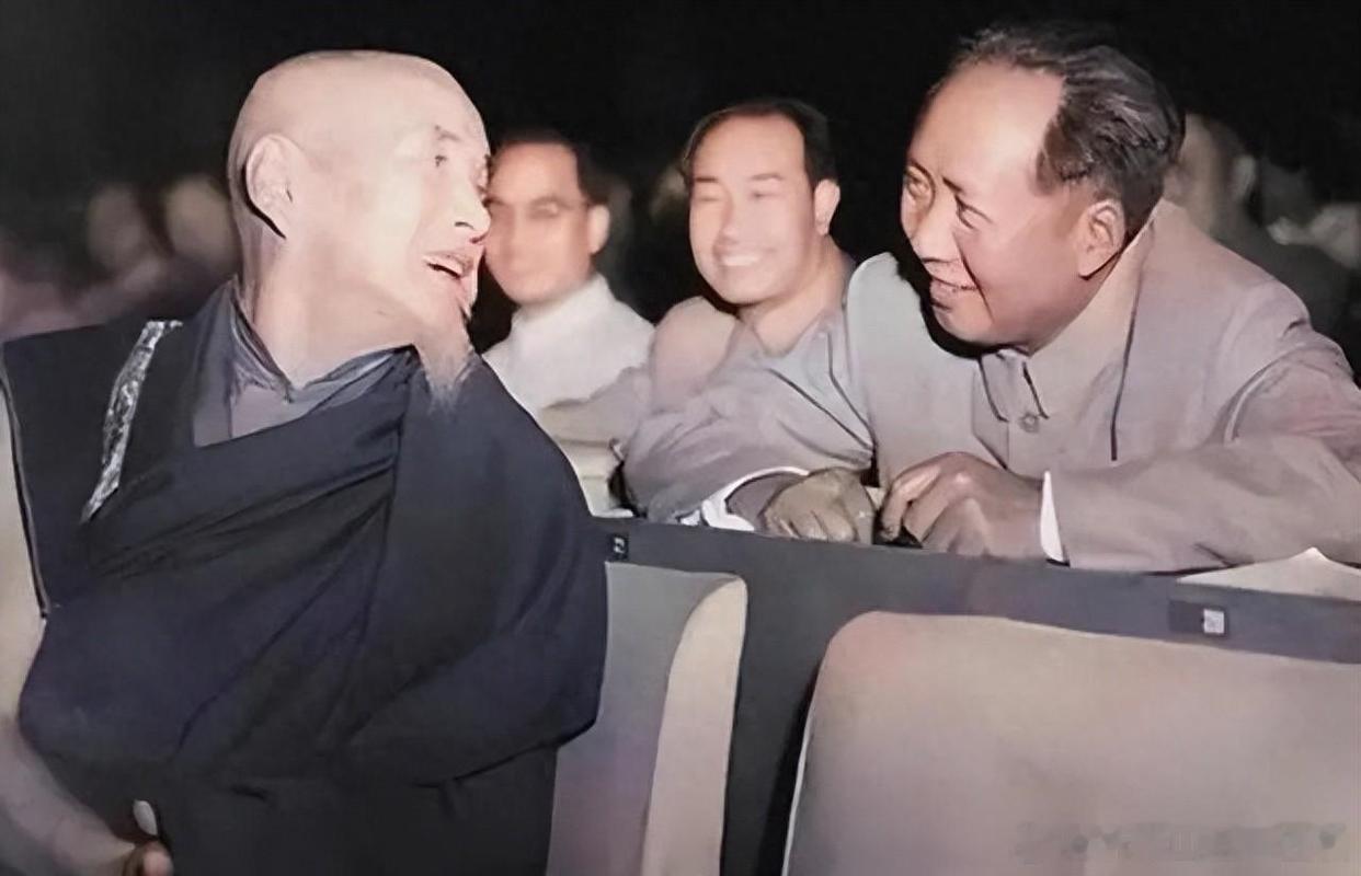 【人代会上毛主席与藏传佛教大师的闲谈】       1954年的第一届人大代表大