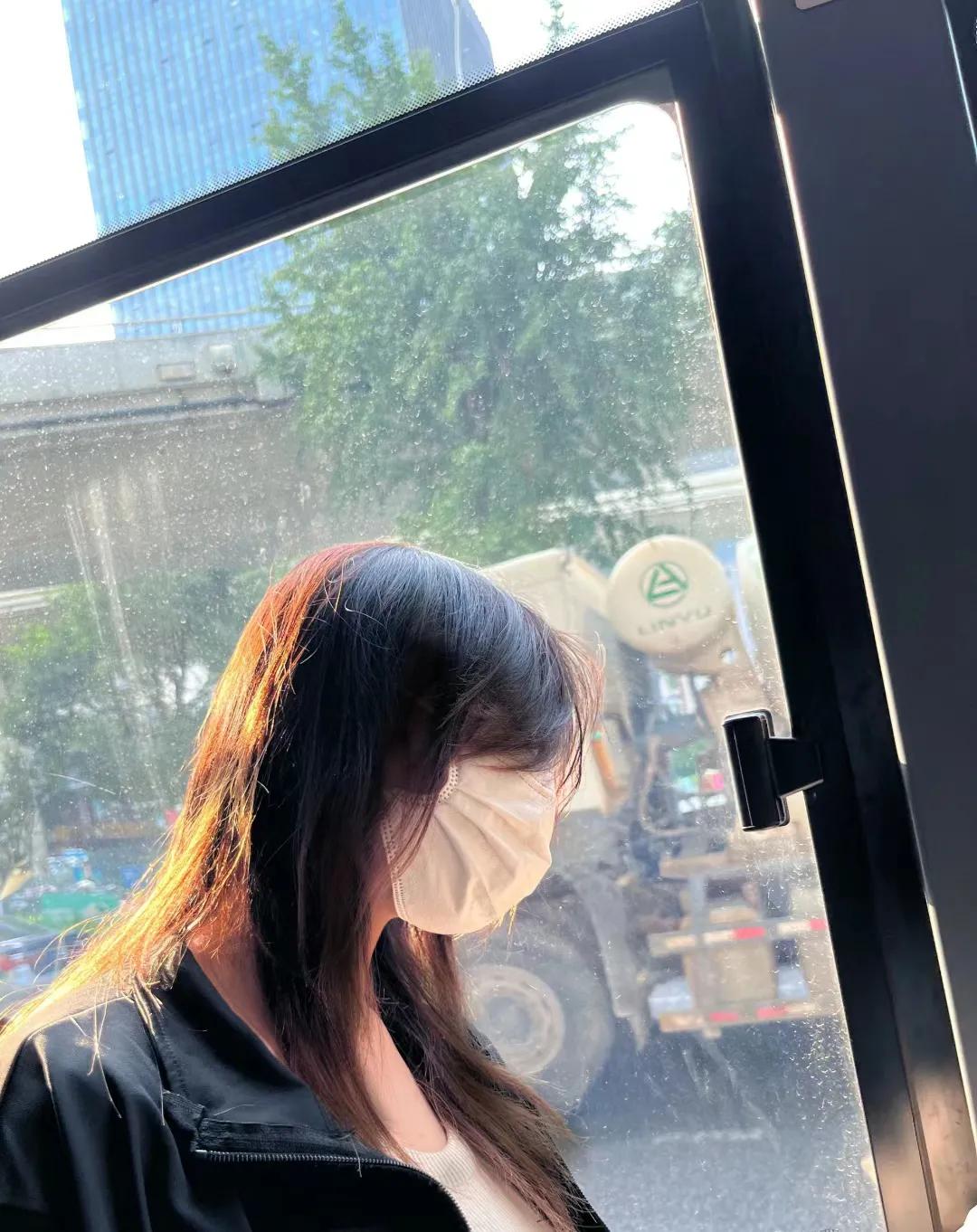 朋友在济南交不起房租，想回家了
在济南真的交不起房租了，一月房租一千，乱七八糟的