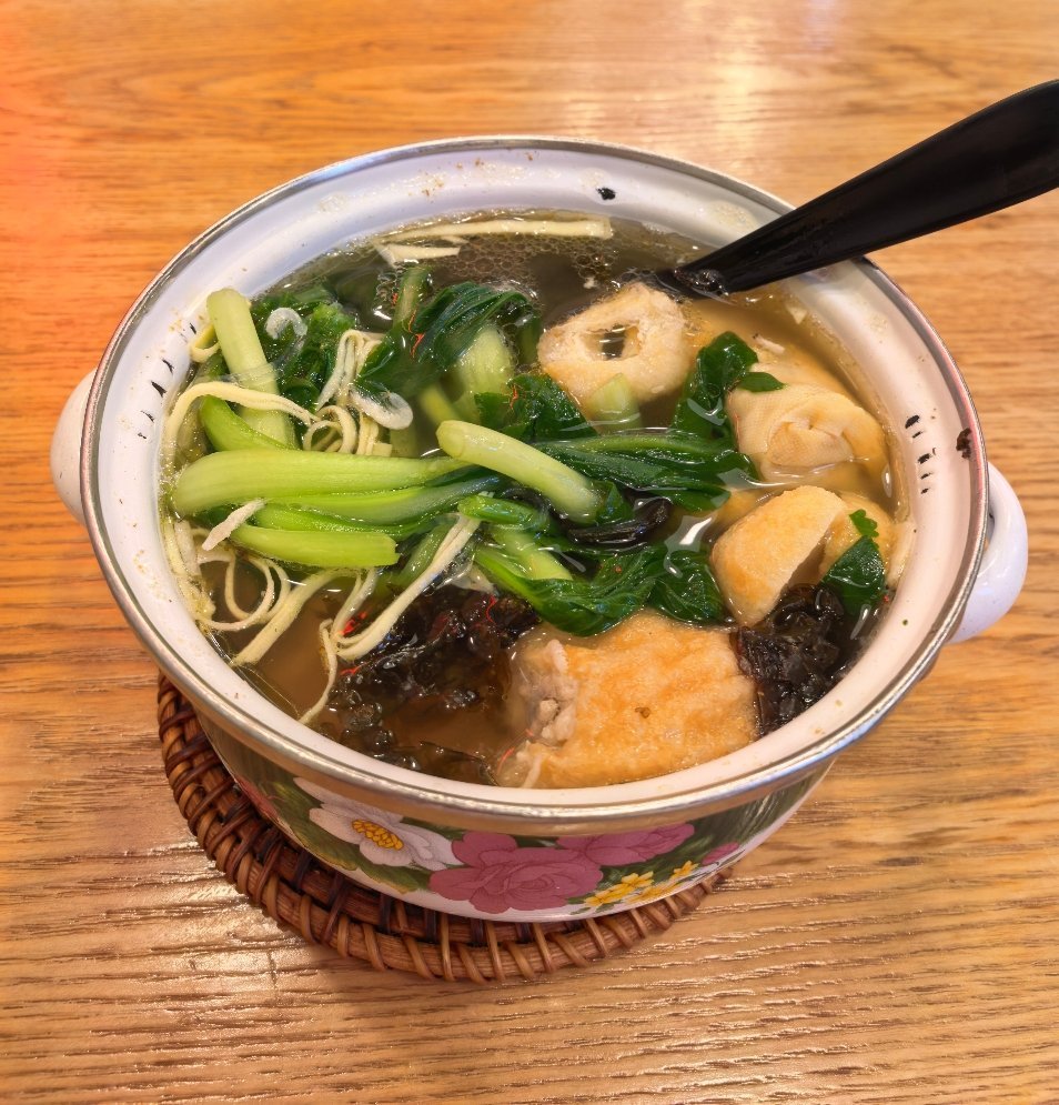 生活手记 “双档”沪上本土小吃，与“单档”的区别是有2个个百叶包、两个油面筋塞肉