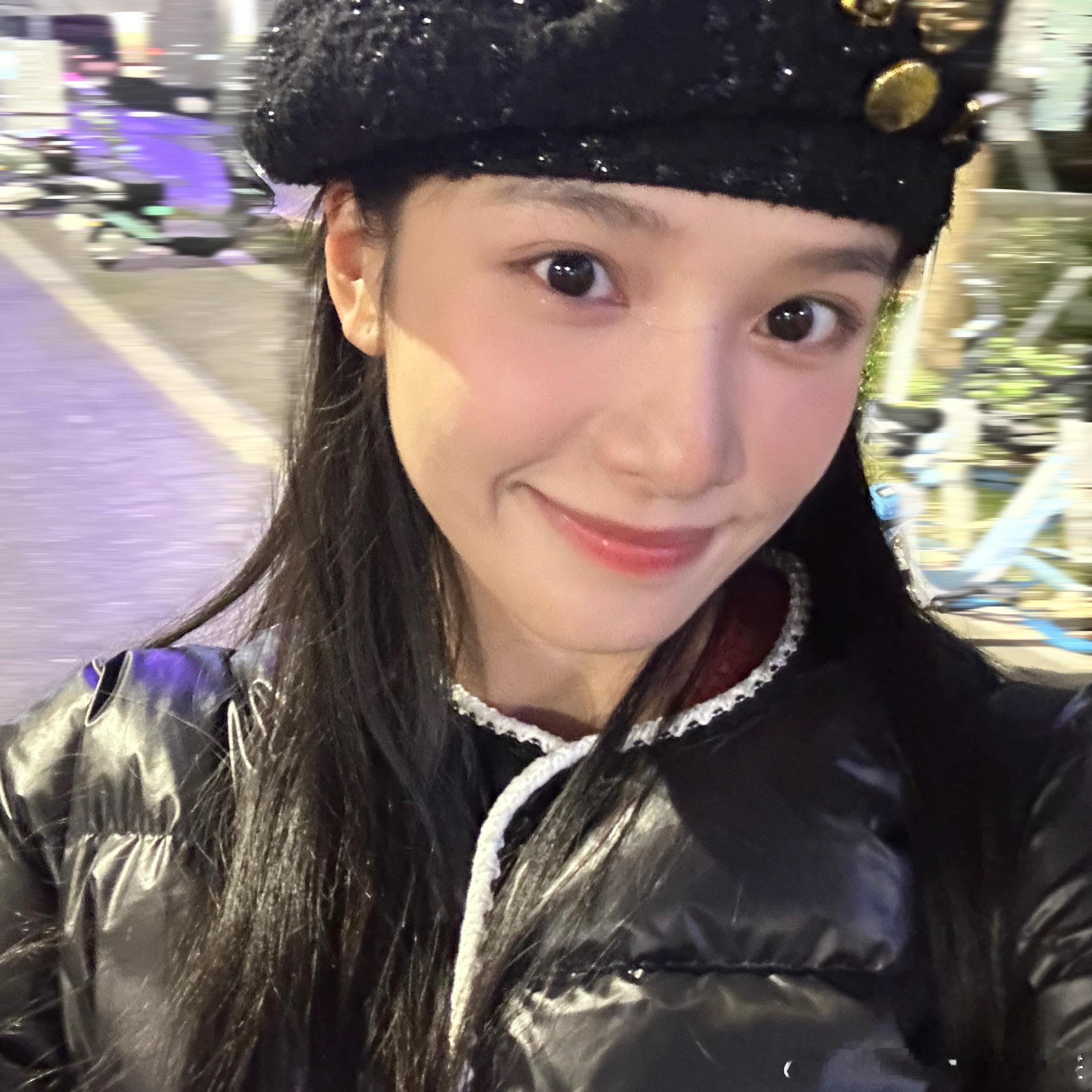 好可爱的张婧仪，想捏她的脸颊肉 ​​​