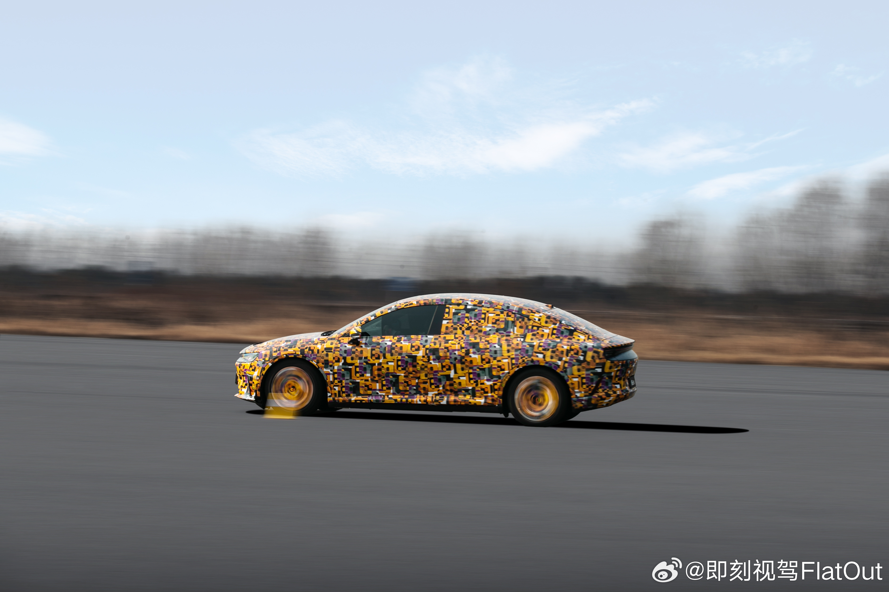 现在的时代太卷领导了，刚看到smart CEO佟湘北去测麋鹿测试了，而且还是高速