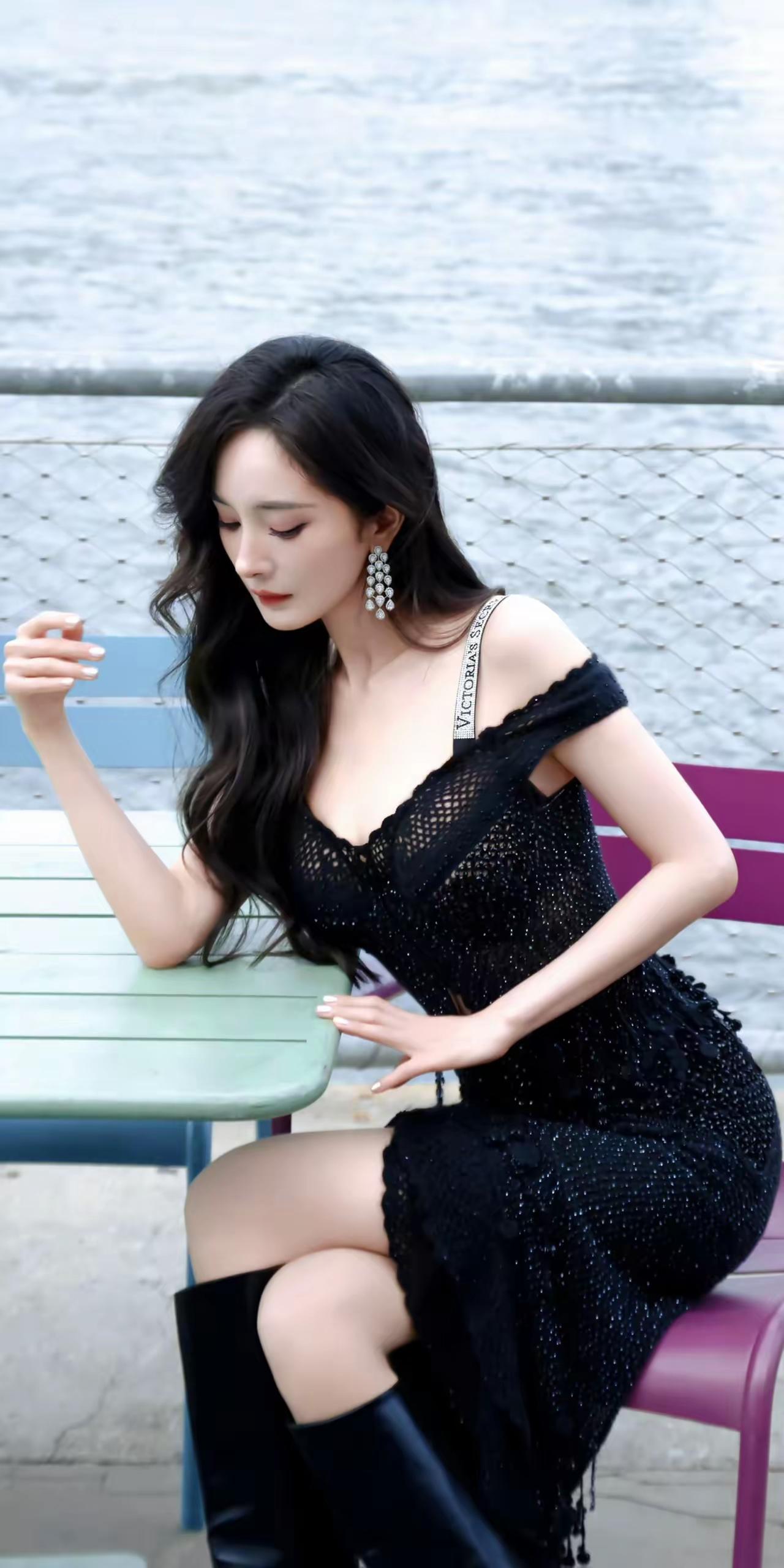 杨幂登维密大秀，这份影响力直接被写进维密财报！不只是热搜上的热闹，更是品牌实打实