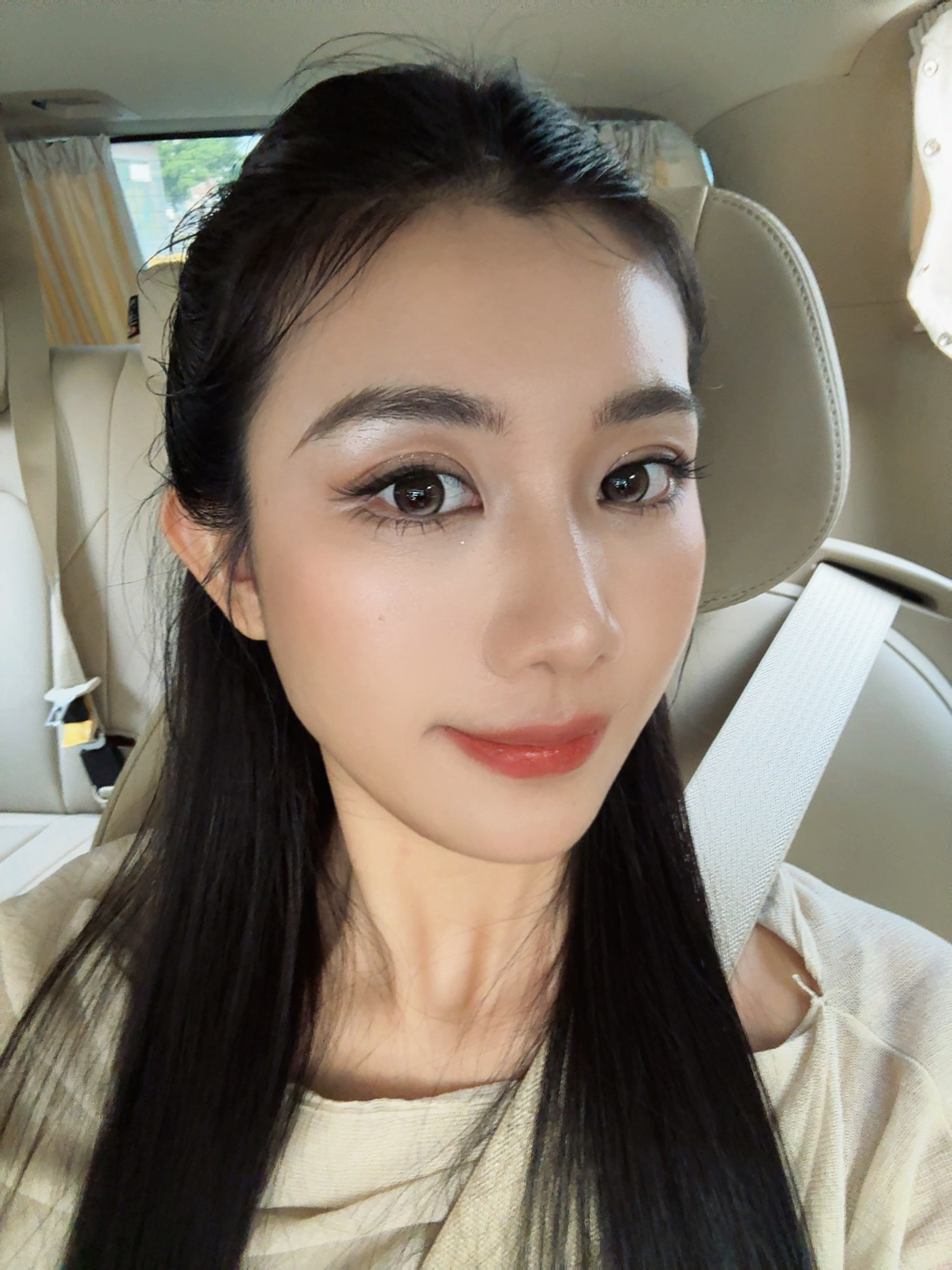 化妆老师给改的妆感觉有点泰妆的感觉有木有？卷妹的日常ootd