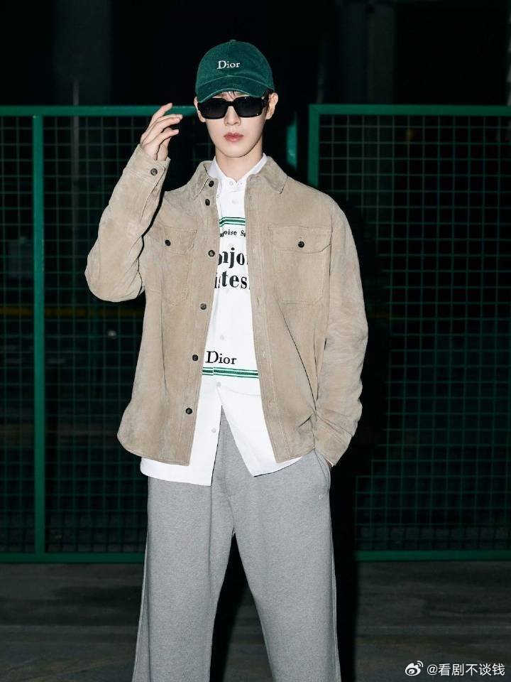 李昀锐还记得自己姓李不姓林吗hhhhh微博id都是小林是李昀锐，超话名字也是李昀