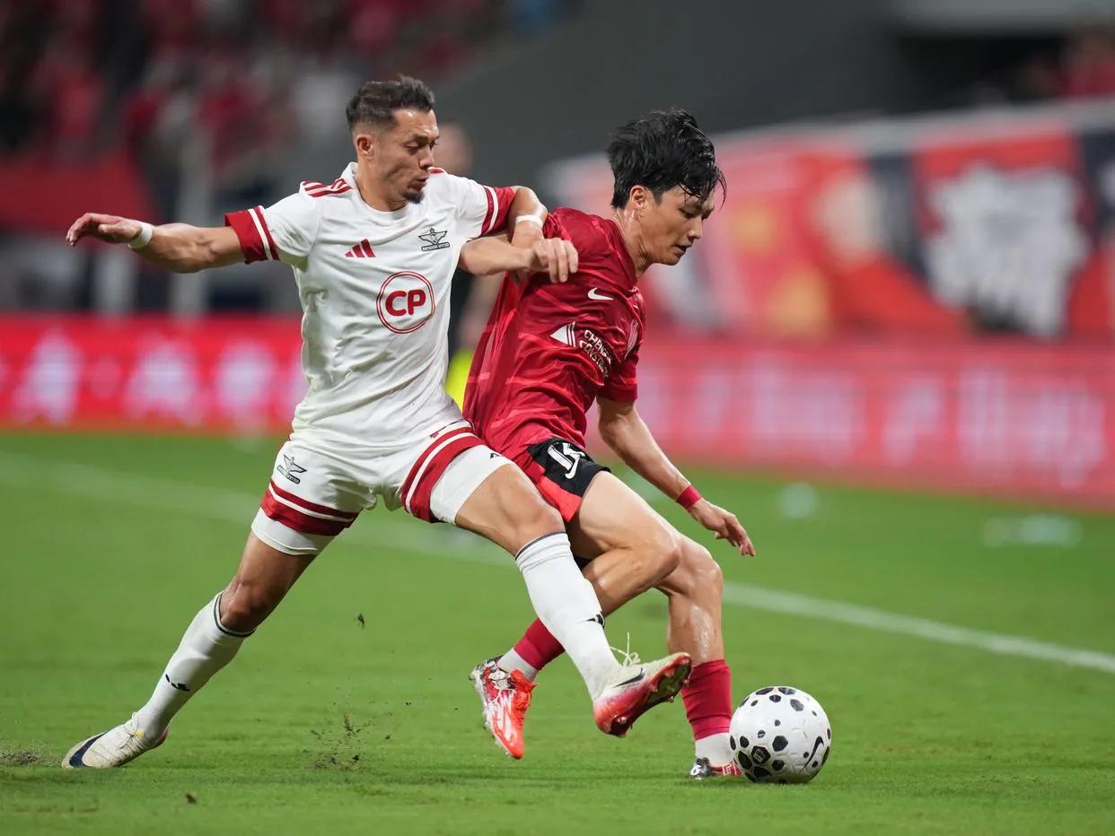 海港球迷心理有些复杂！蓉城3-0领先曼谷联了！而同样面对泰国球队，海港前年却2-