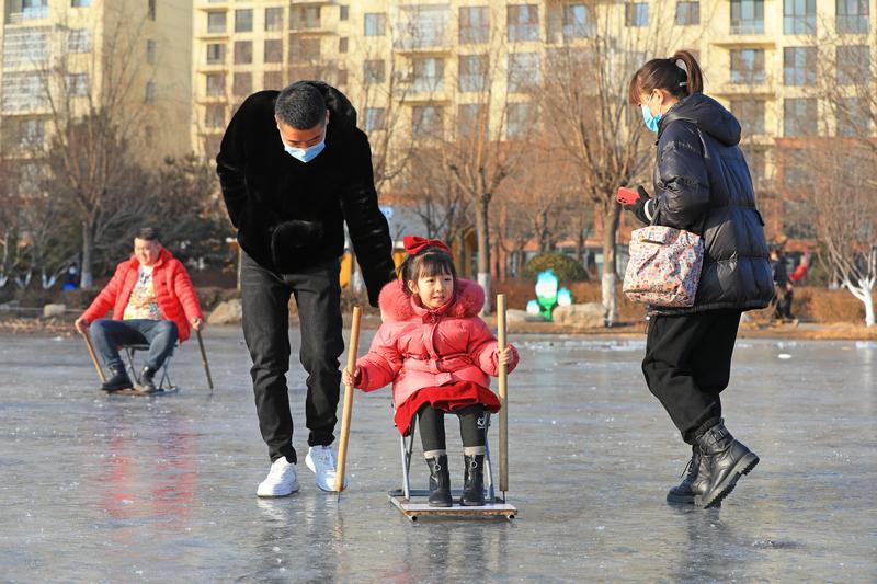 今年“三九”不冷，后面还真不好说。老话说“三九四九冰上走”，可今年三九感觉挺暖和