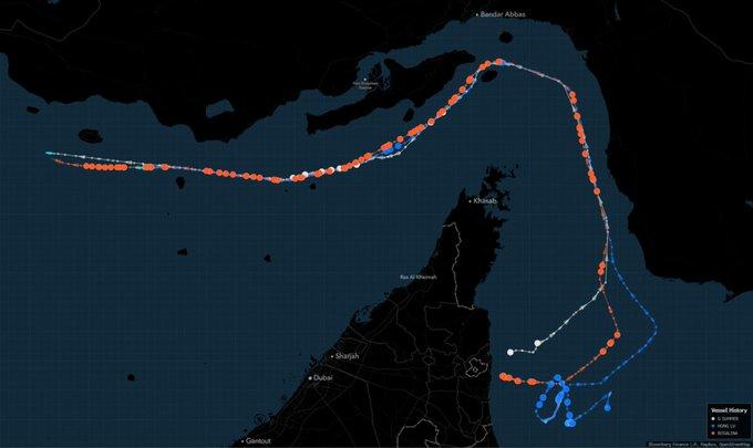 来自彭博社的报道。该报道详细披露了两艘受美国制裁且与伊朗有关联的船只，于 202