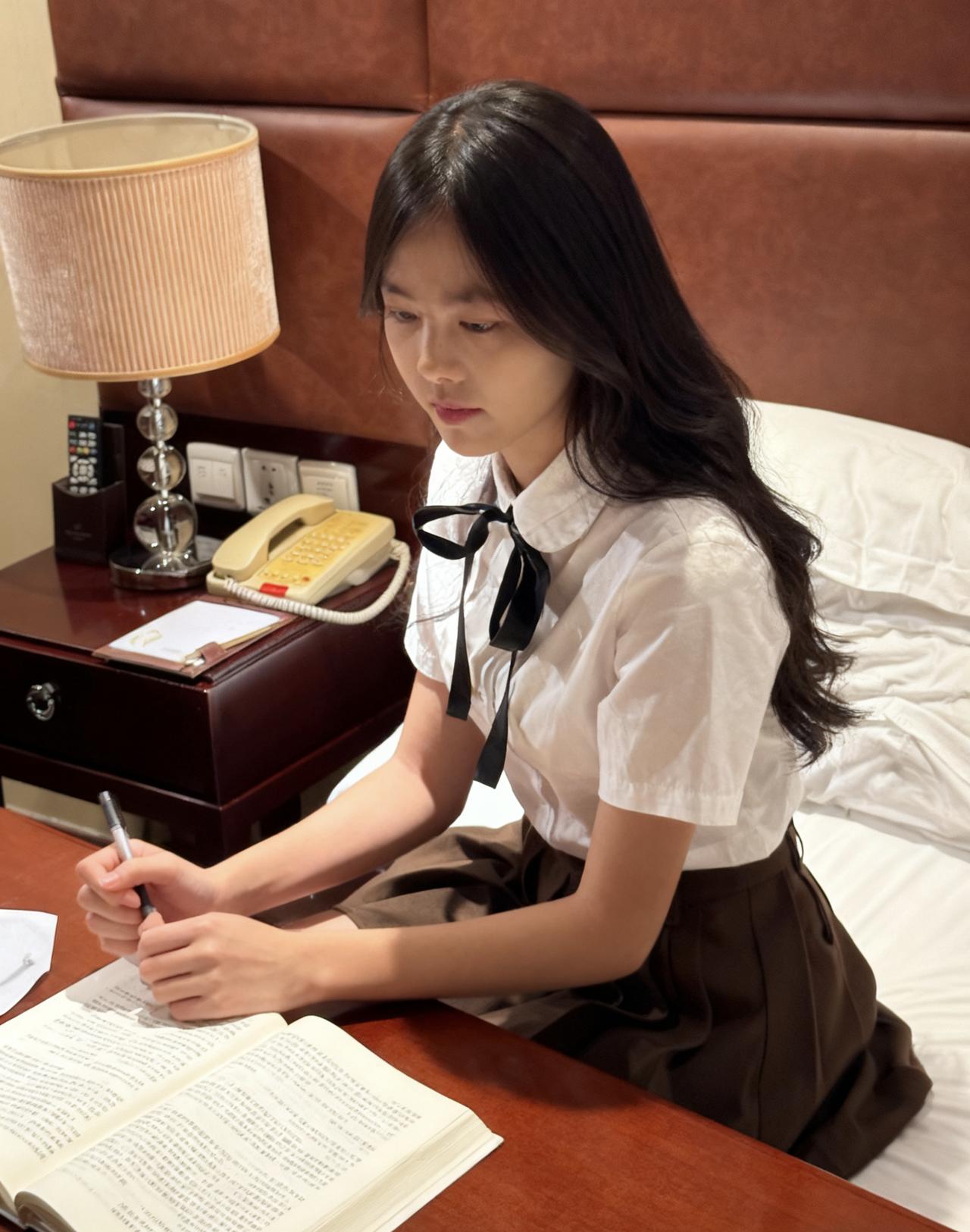 新到的粉色套装。什么颜色的袜子最百搭 摄影气质穿搭 高个子女生穿短裙好看吗 为什