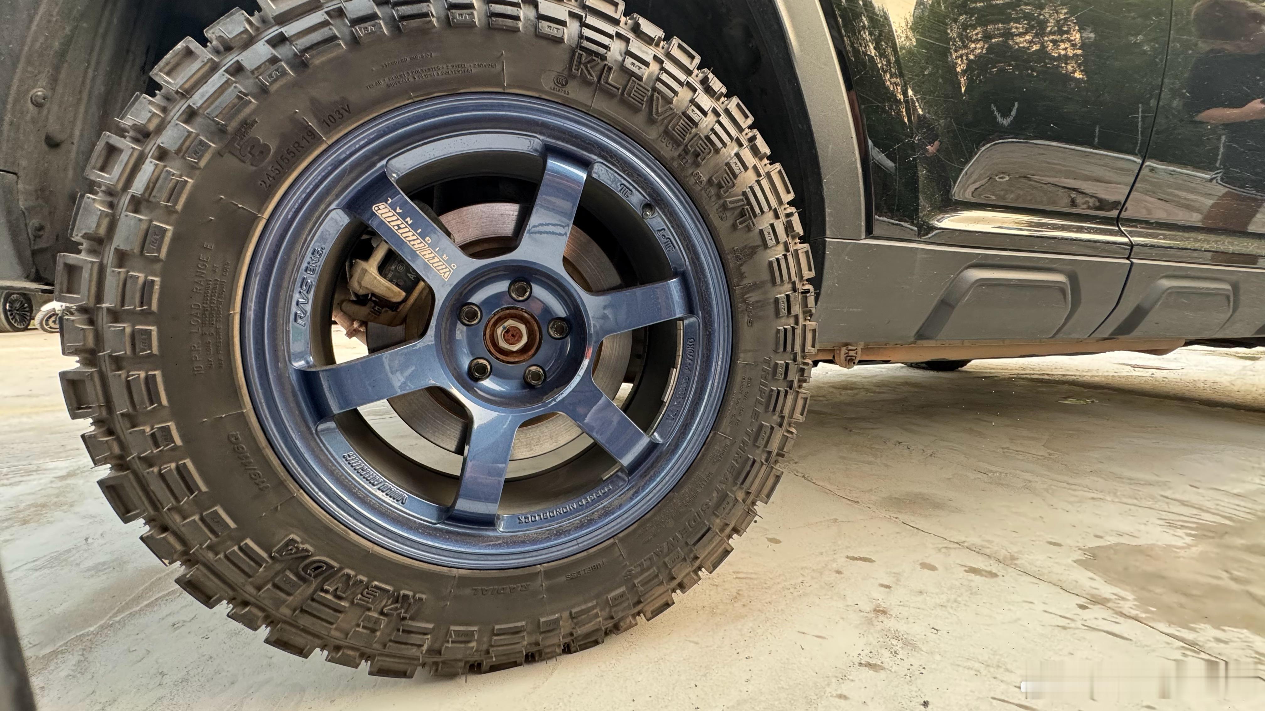 我是第一次看到这手法贴平衡块的……..🥱 