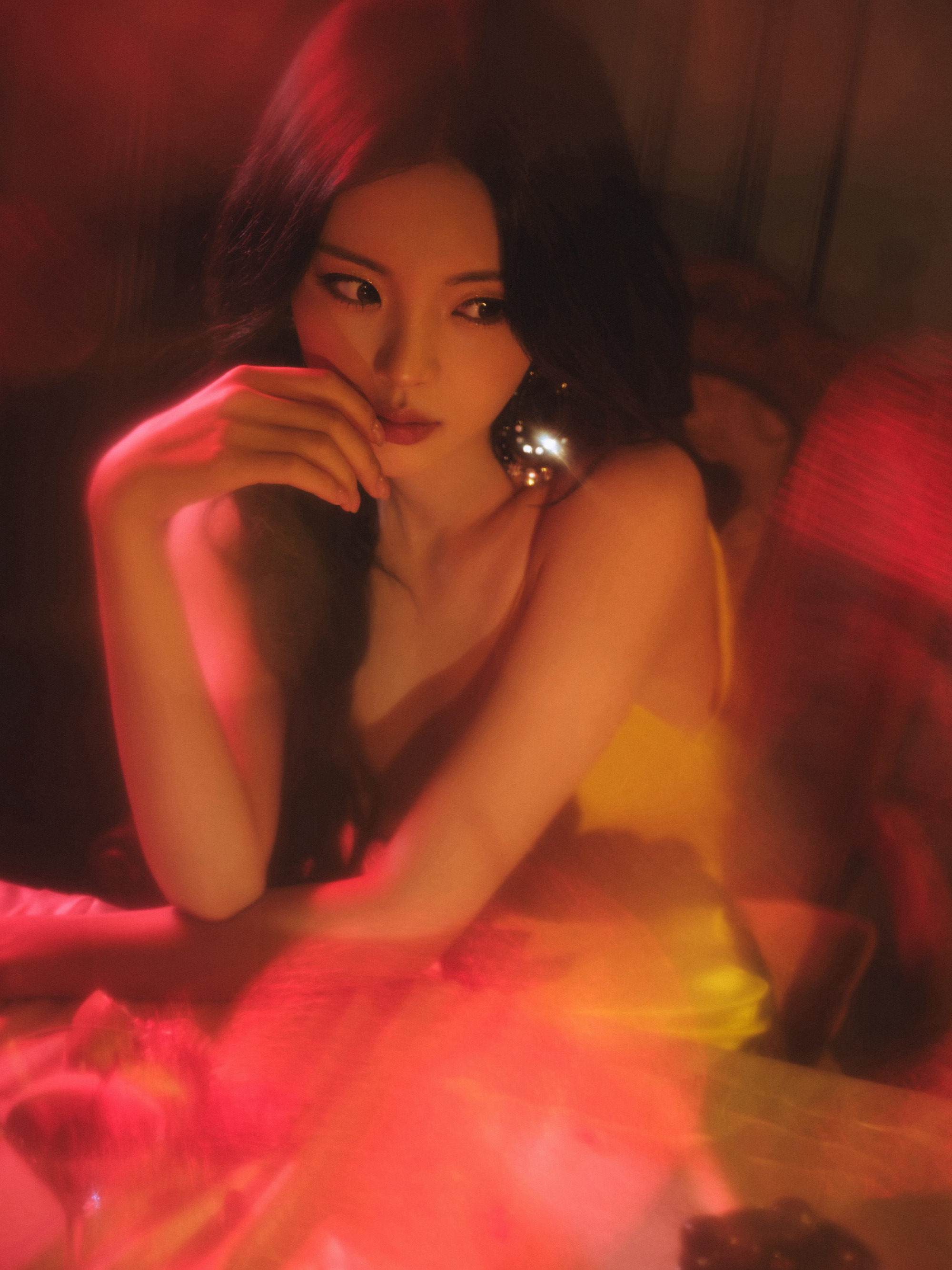 杨超越杨超越黄裙高定 美人与高定双向契合！时尚表现力堪称一绝好吧