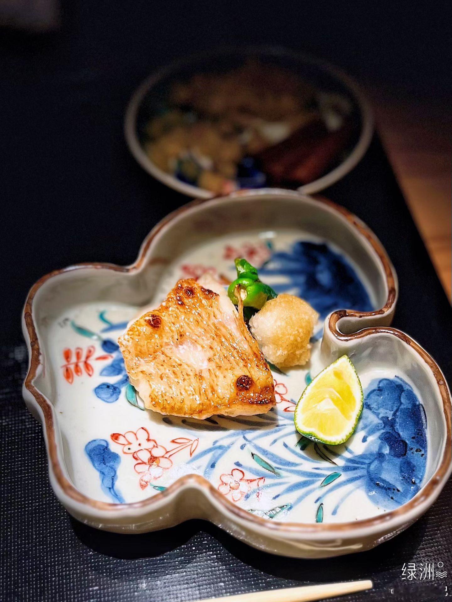 三里屯，天泽料理！稀有浊酒配海胆！ 三里屯的机电院，好馆子无数，但这家藏的却很深