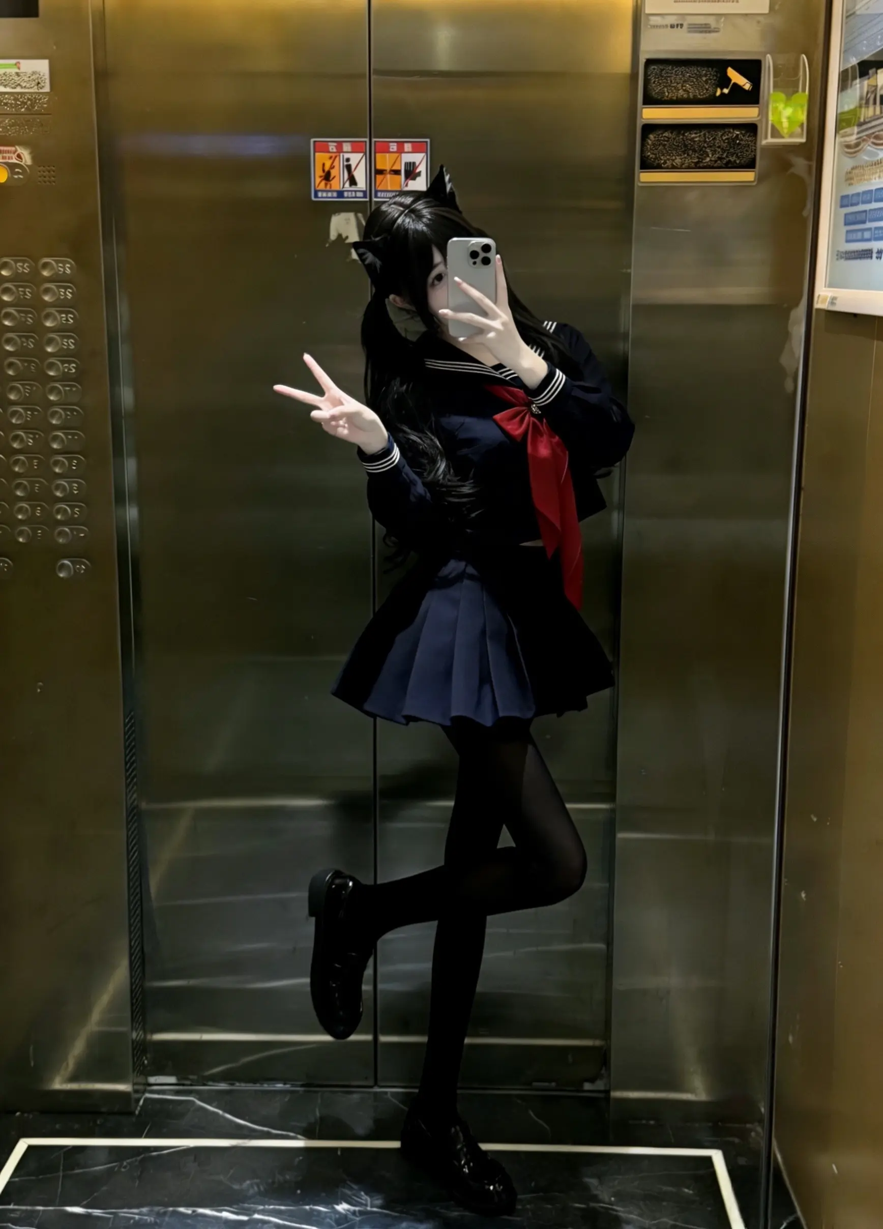 我就靠我自己 靠不住了就哭 哭完了继续靠 靠不住我硬靠 俗称:我靠