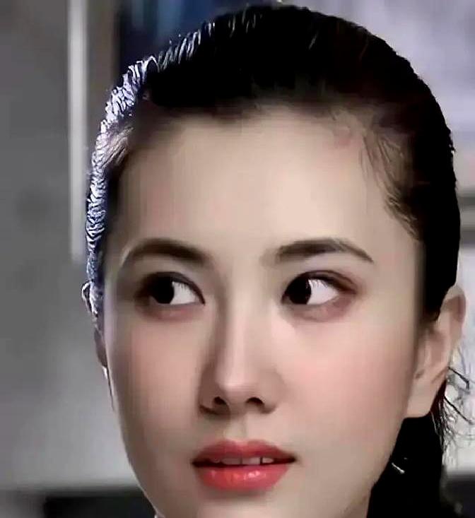 怪不得圈里人挤破头也想尝尝“黑红”的滋味，看看当年被全网追着骂的女演员边潇潇，2