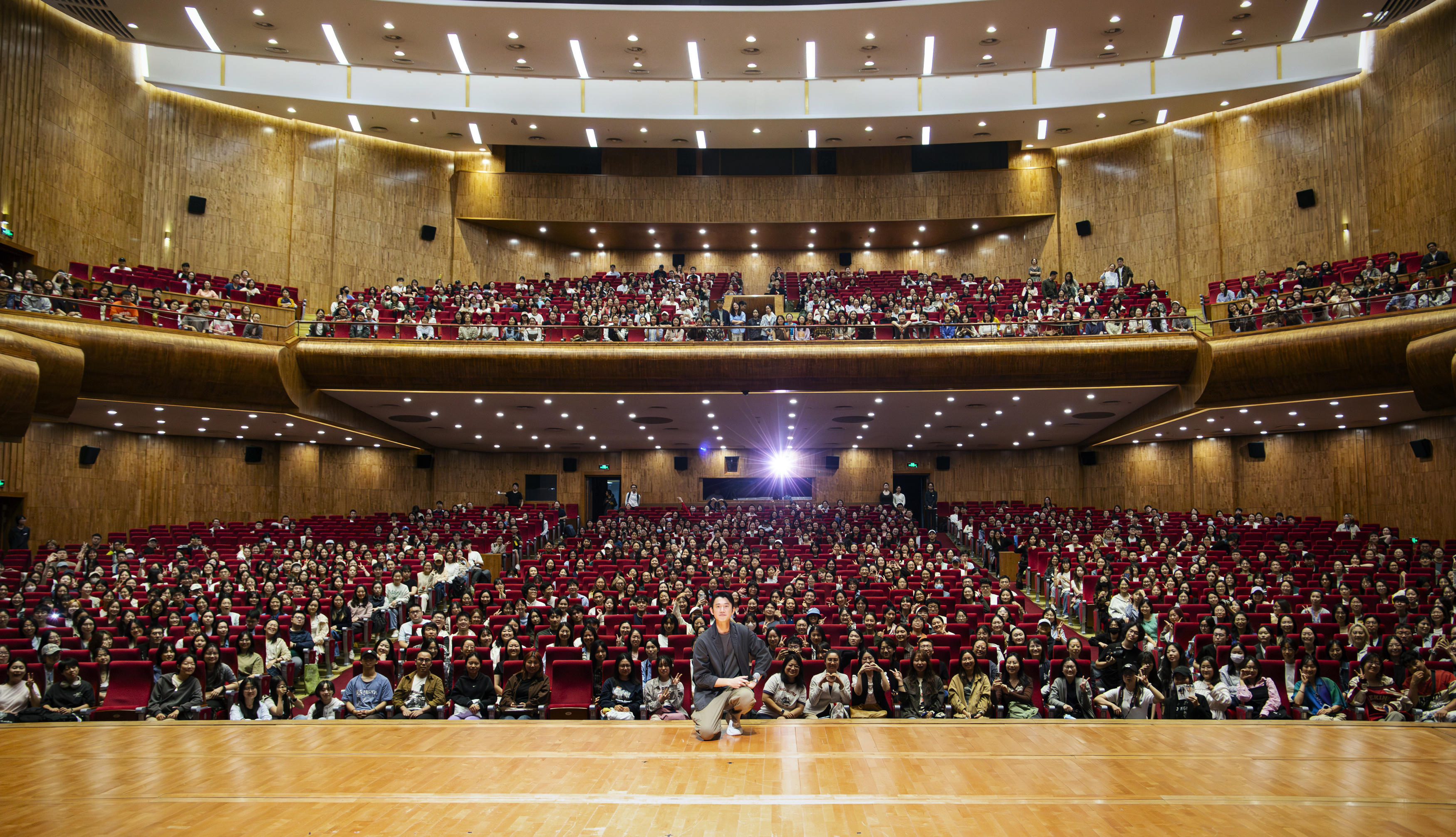 吴慷仁北京大学映后分享 在北京大学《富都青年》的千人放映现场，感受到了十足的亲和